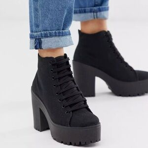 ASOS „Everest“ 90’s Black Canvas Lace Up Platform Boots